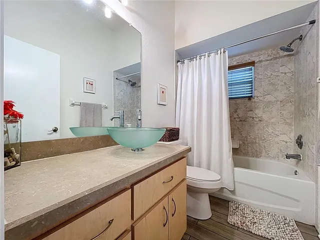 $630,000 | 5123 Shorewood Drive, Dade City, FL 33523