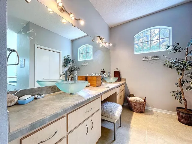 $630,000 | 5123 Shorewood Drive, Dade City, FL 33523