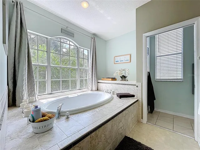 $630,000 | 5123 Shorewood Drive, Dade City, FL 33523