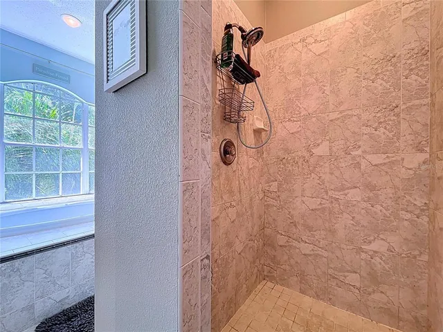 $630,000 | 5123 Shorewood Drive, Dade City, FL 33523