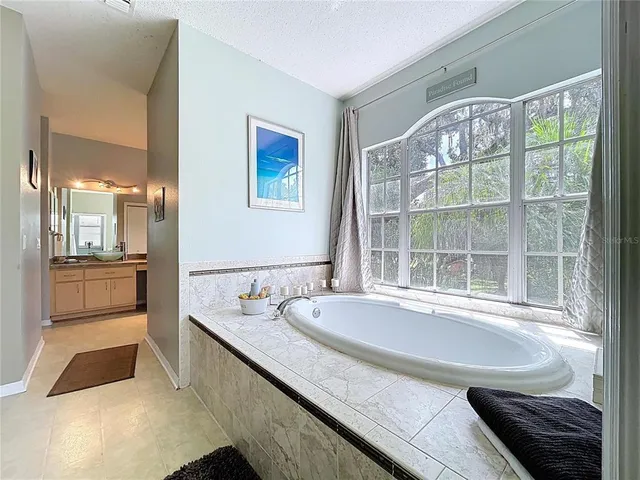 $630,000 | 5123 Shorewood Drive, Dade City, FL 33523