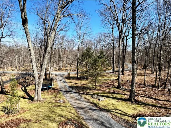 $329,000 | 1216 Dogwood Lane, Bushkill, PA 18324