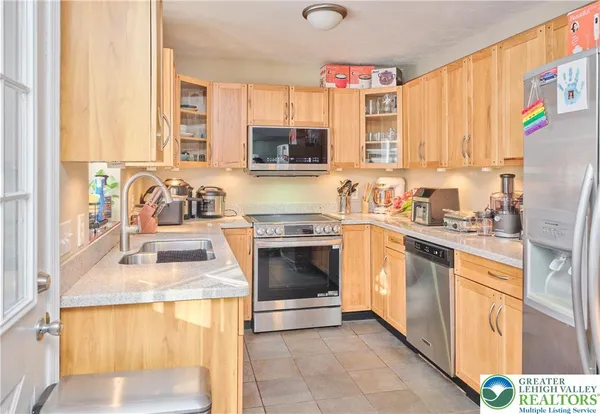 $329,000 | 1216 Dogwood Lane, Bushkill, PA 18324
