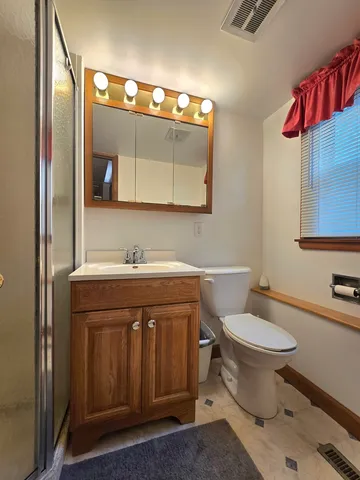a view of livingroom with furniture and a ceiling fan