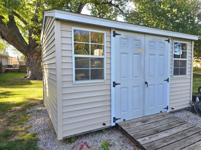 a front view of house with yard