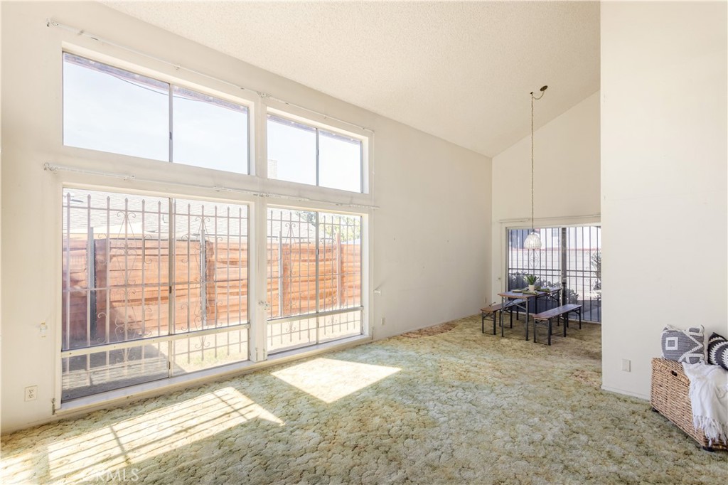 10333 Comanche Avenue Riverside, CA 92503 - Photo 7 of 42 Entry Living Room