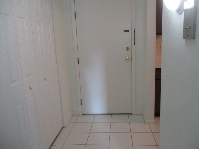 511 Coventry Lane, Unit 1 Crystal Lake, IL 60014 - Photo 3 of 13 a view of an empty room