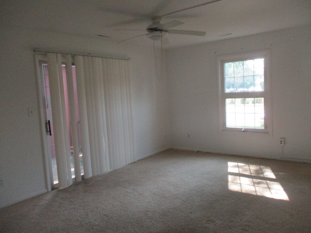 511 Coventry Lane, Unit 1 Crystal Lake, IL 60014 - Photo 4 of 13 an empty room with a window