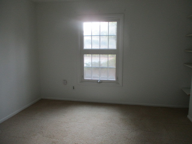 511 Coventry Lane, Unit 1 Crystal Lake, IL 60014 - Photo 8 of 13 an empty room with a window
