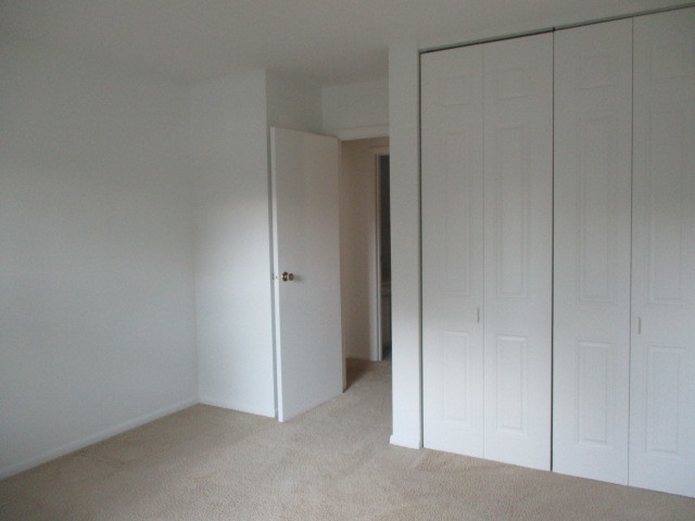 511 Coventry Lane, Unit 1 Crystal Lake, IL 60014 - Photo 9 of 13 a view of an empty room