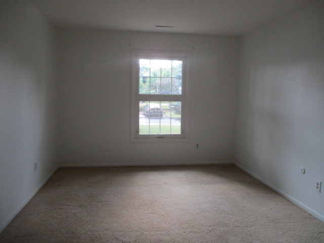 511 Coventry Lane, Unit 1 Crystal Lake, IL 60014 - Photo 10 of 13 an empty room with a window