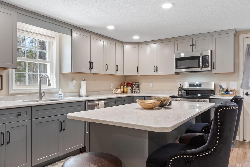 336 Otter River Road Templeton, MA 01468 - Photo 5 of 37