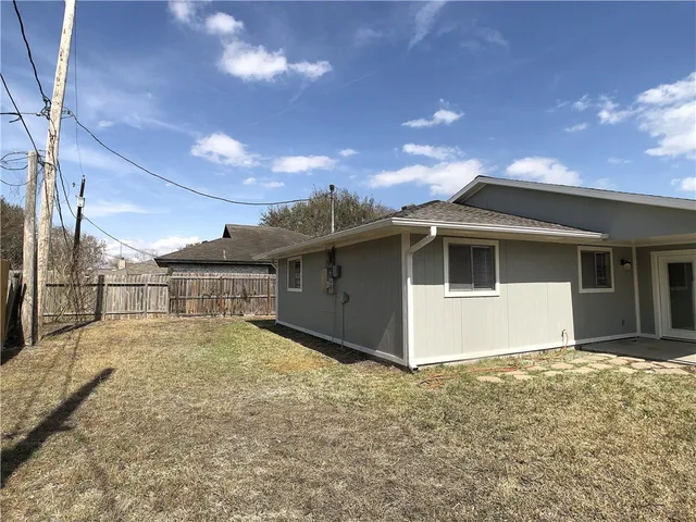 $1,600 | 3825 Brookhill Drive, Corpus Christi, TX 78410