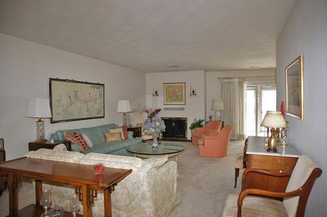 2513 South Clearing Road Salem, VA 24153 - Photo 3 of 15 Living Room