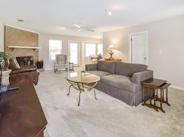 5367 Constitution Road Crestview, FL 32539 - Photo 6 of 16 Livingroom