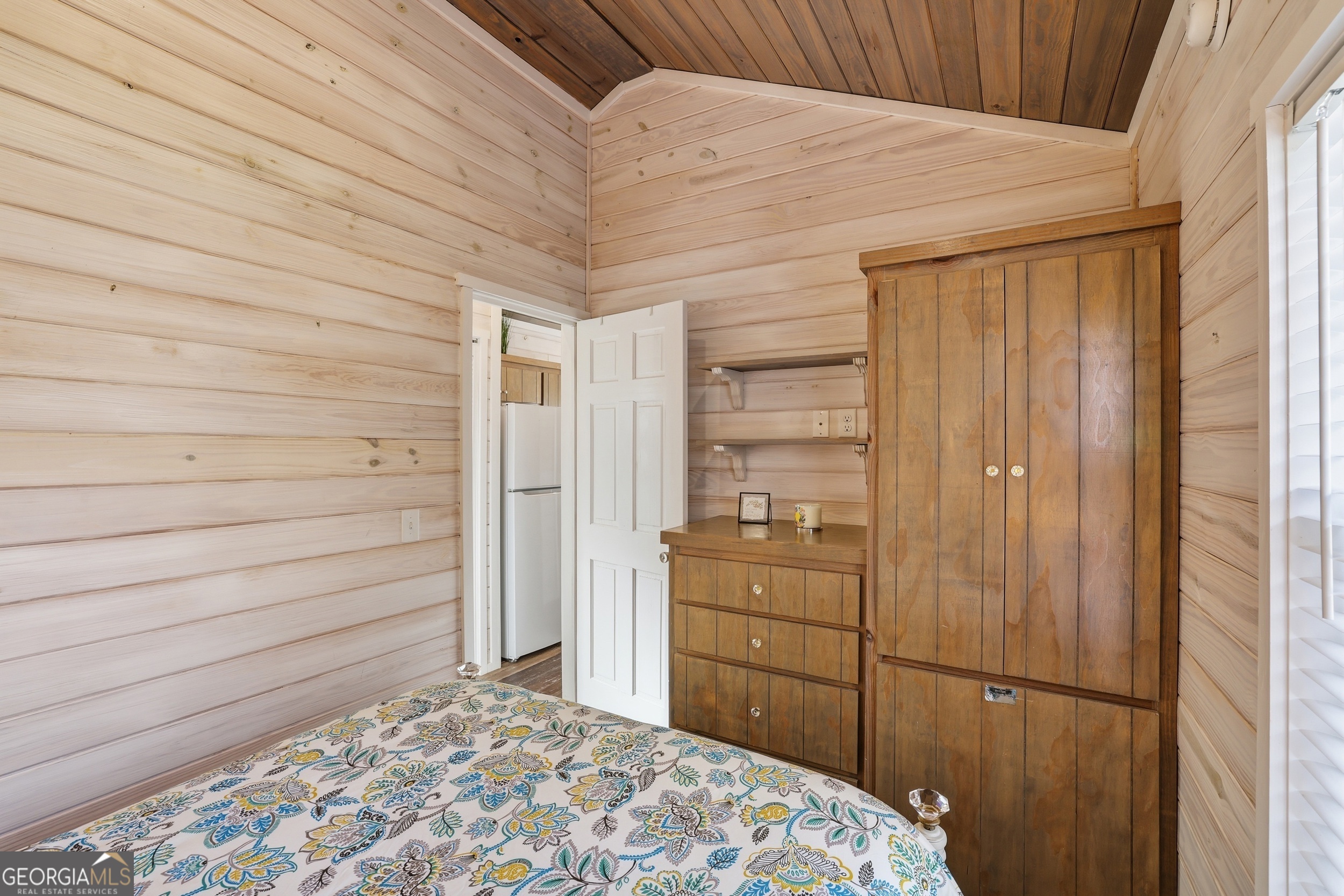 4960 Laurel Lodge Road, Unit 35 Clarkesville, GA 30523 - Photo 14 of 20 a bedroom with a bed and a cabinets