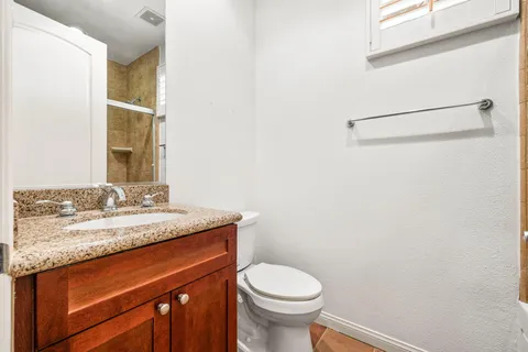 a view of a fountain in the front of a brick house