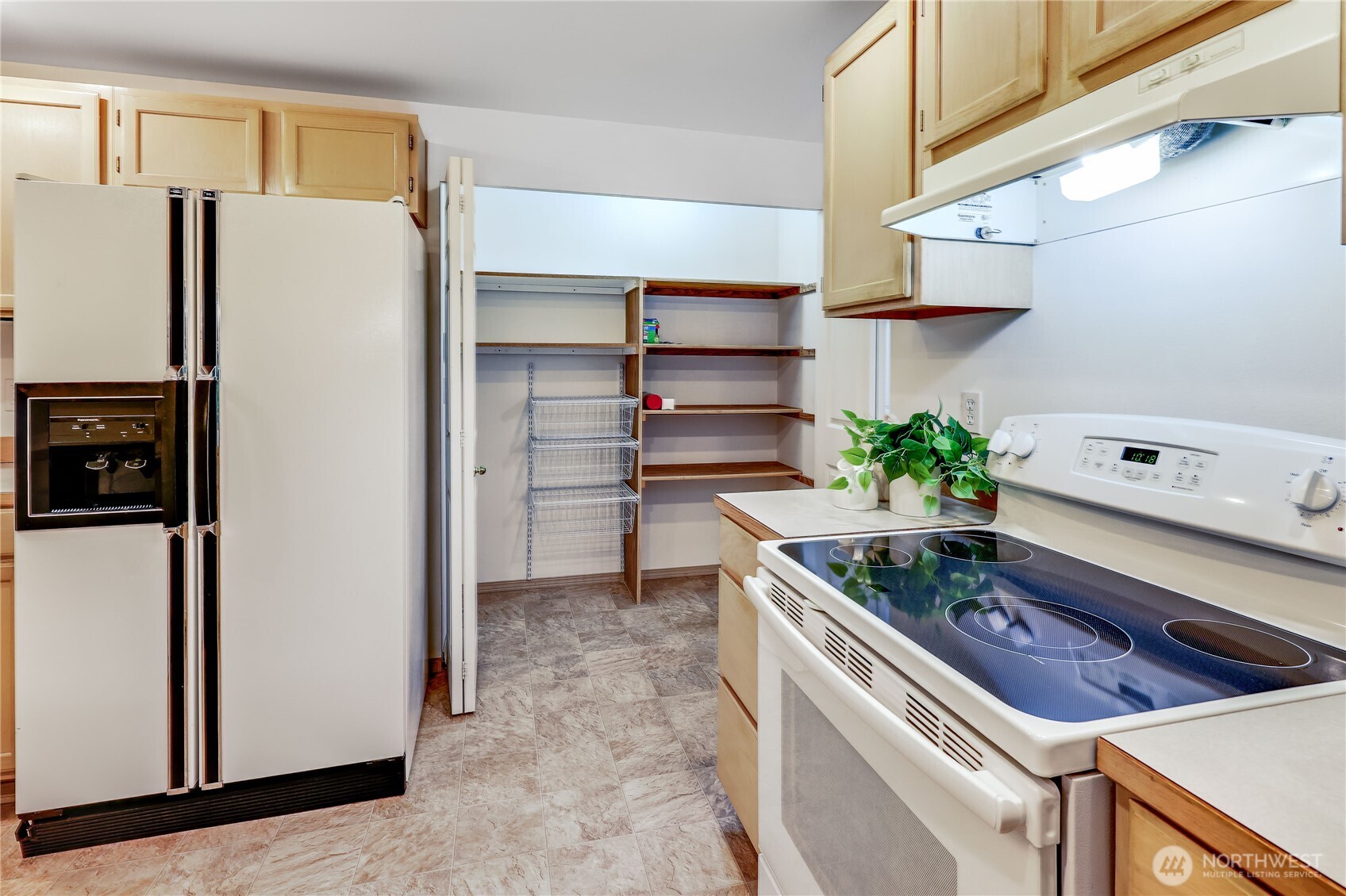 43 Rhody Court Chimacum, WA 98325 - Photo 19 of 37 a kitchen with stainless steel appliances a stove a refrigerator and a cabinets