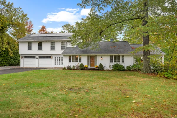 $789,000 | 11 High Gate Lane, West Hartford, CT 06107