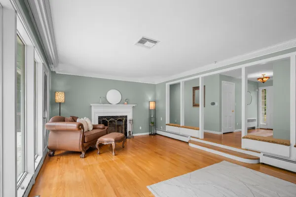 $789,000 | 11 High Gate Lane, West Hartford, CT 06107