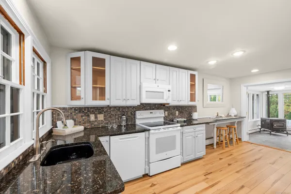 $789,000 | 11 High Gate Lane, West Hartford, CT 06107