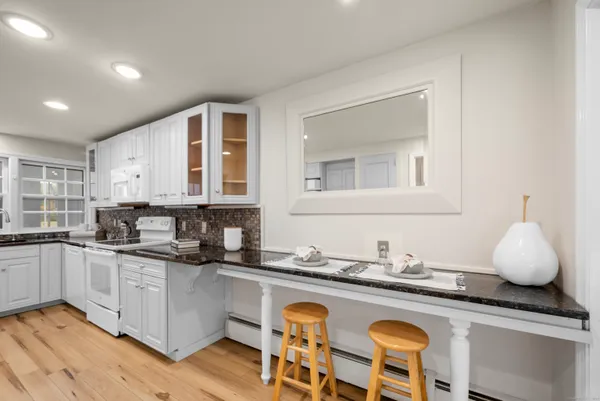 $789,000 | 11 High Gate Lane, West Hartford, CT 06107