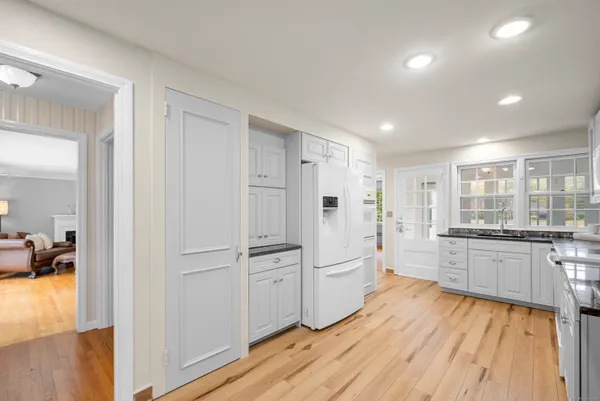 $789,000 | 11 High Gate Lane, West Hartford, CT 06107