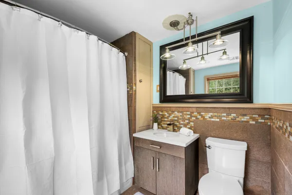 $789,000 | 11 High Gate Lane, West Hartford, CT 06107