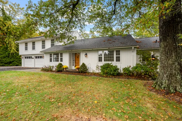 $789,000 | 11 High Gate Lane, West Hartford, CT 06107