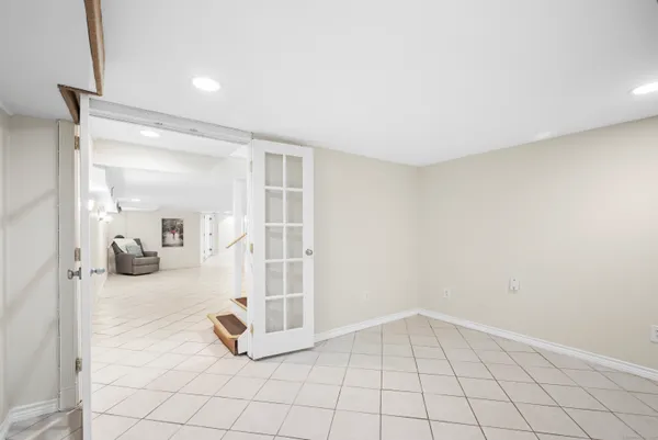$789,000 | 11 High Gate Lane, West Hartford, CT 06107