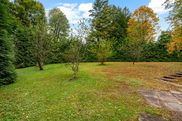 $789,000 | 11 High Gate Lane, West Hartford, CT 06107