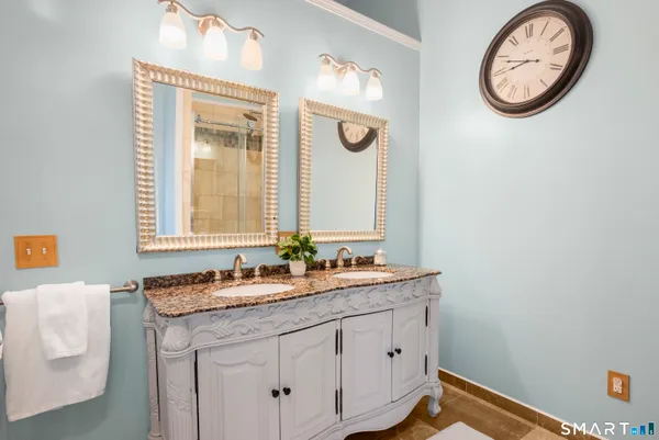 $789,000 | 11 High Gate Lane, West Hartford, CT 06107