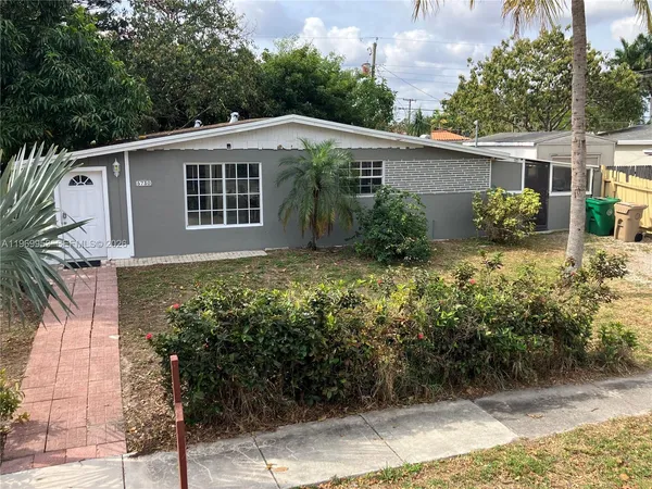$2,400 | 5730 Southwest 37th Street, Davie, FL 33314