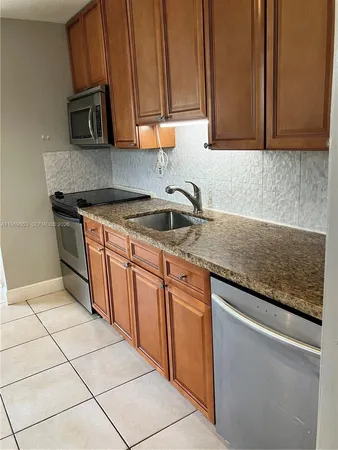 $2,400 | 5730 Southwest 37th Street, Davie, FL 33314