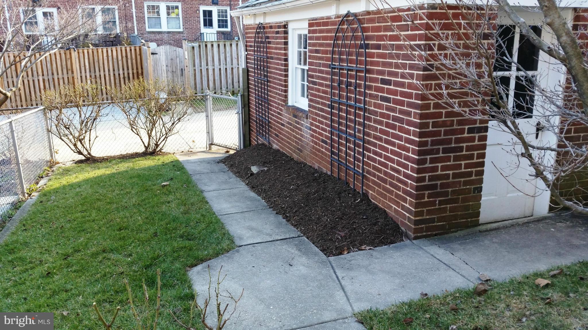 225 Hopkins Road Baltimore, MD 21212 - Photo 27 of 28 a view of a pathway both side of building