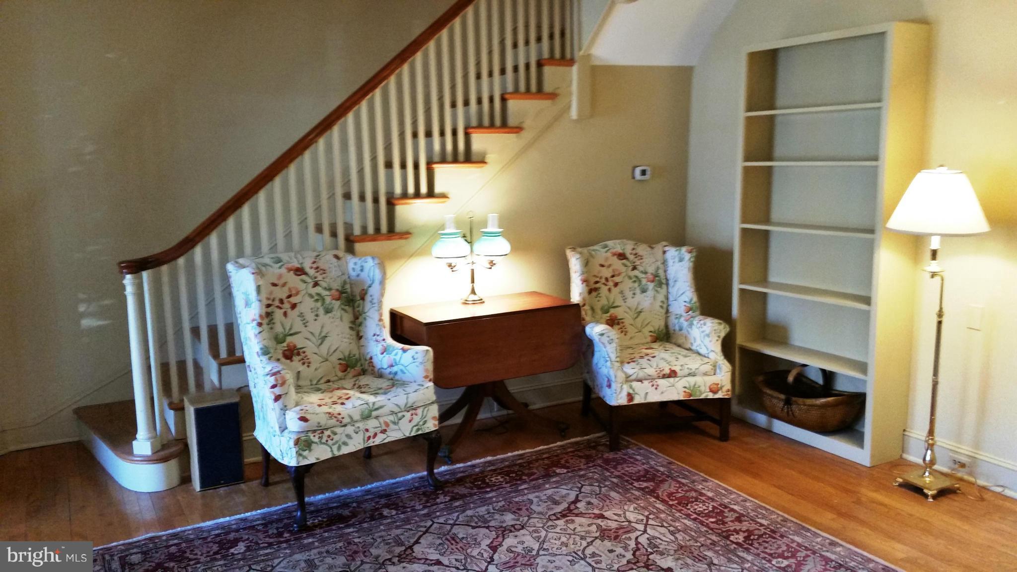 225 Hopkins Road Baltimore, MD 21212 - Photo 4 of 28 a living room with furniture