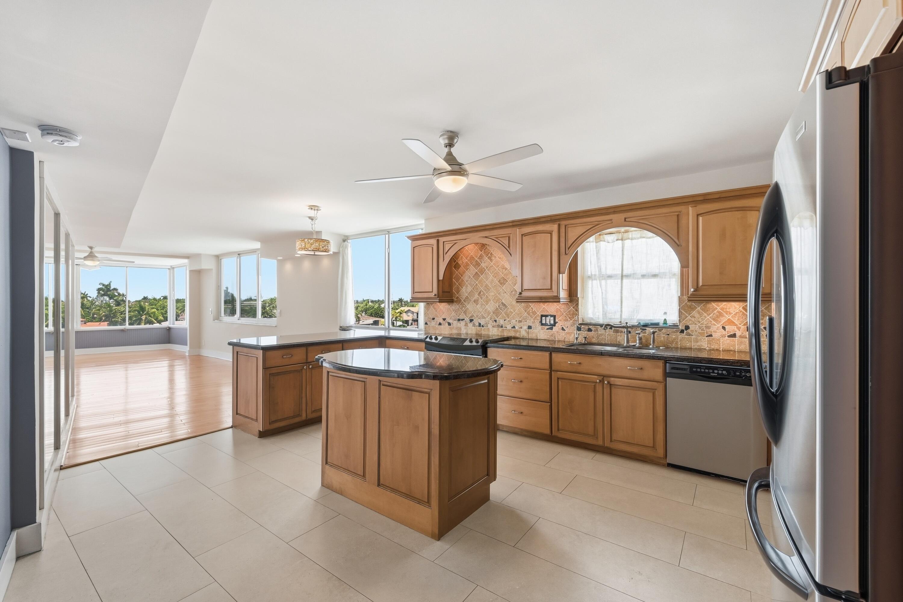 401 North Riverside Drive, Unit 408 Pompano Beach, FL 33062 - Photo 3 of 38 05_stl_4074