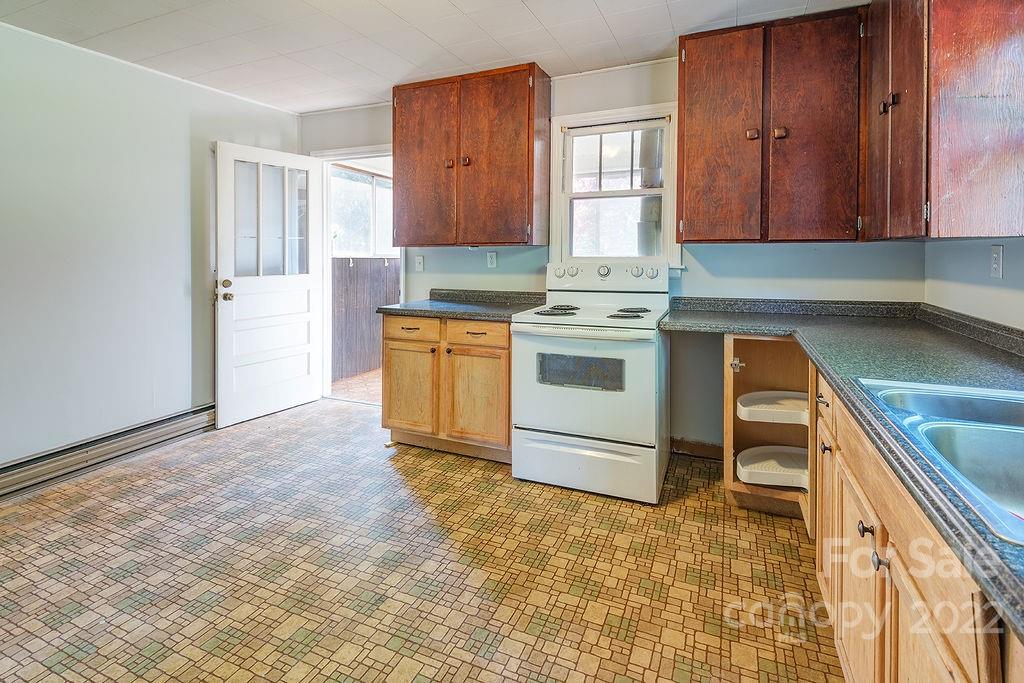 142 Luther Road Candler, NC 28715 - Photo 9 of 21 Gallery Image 9