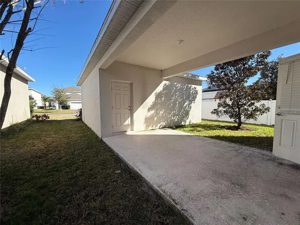 a view of back yard of the house