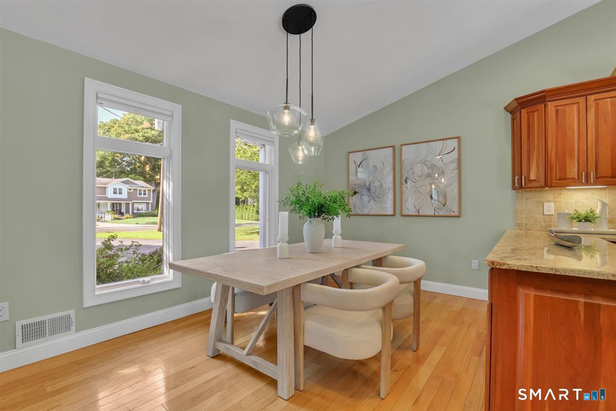 361 Miles Road Orange, CT 06477 - Photo 6 of 40 Dining area