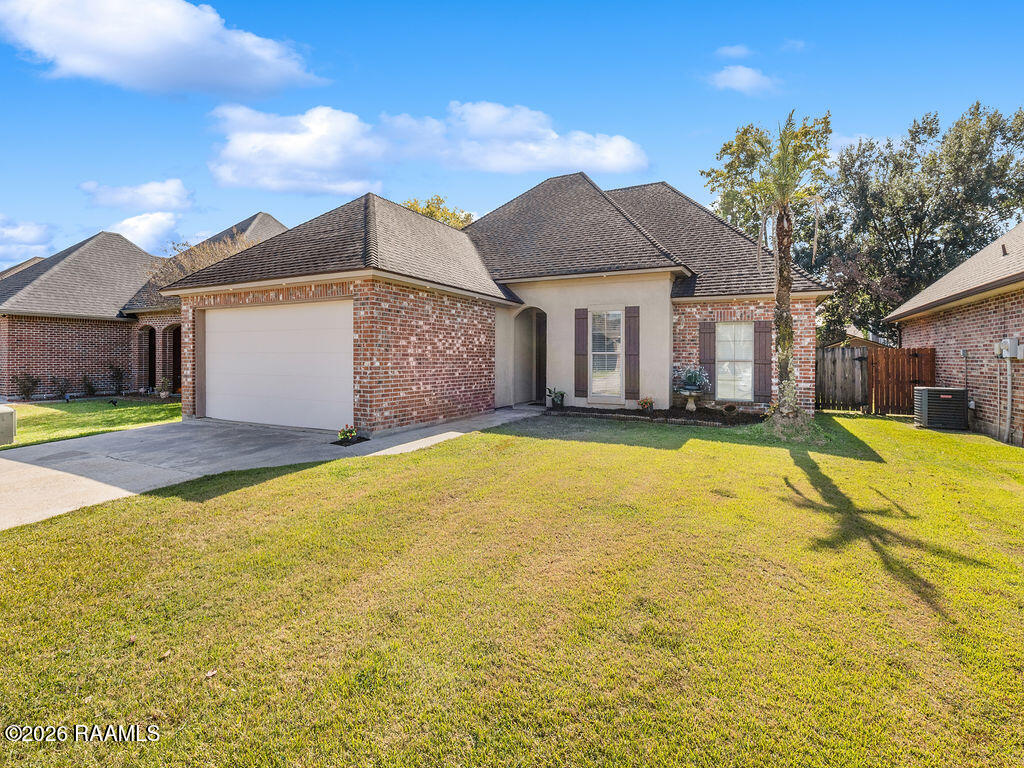 239 Ivory Street Lafayette, LA 70506 - Photo 2 of 26 IMG_9097