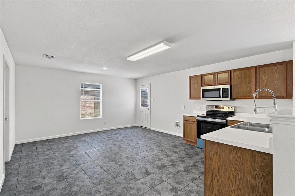 12121 Arbor Lake Road Rhome, TX 76078 - Photo 21 of 33 Lots of kitchen space