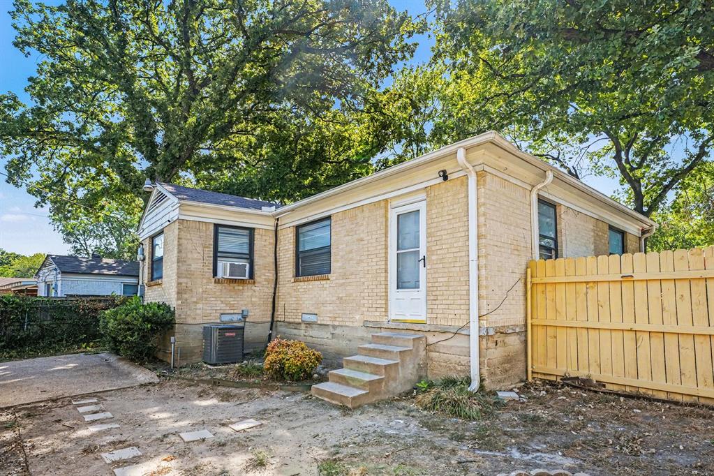 910 Reverchon Drive Dallas, TX 75211 - Photo 15 of 15 Gallery Image 15