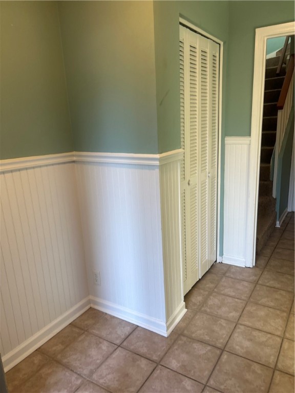 1002 Ocean Boulevard, Unit 1002 St. Simons Island, GA 31522 - Photo 2 of 25 Entry Foyer w Coat Closet