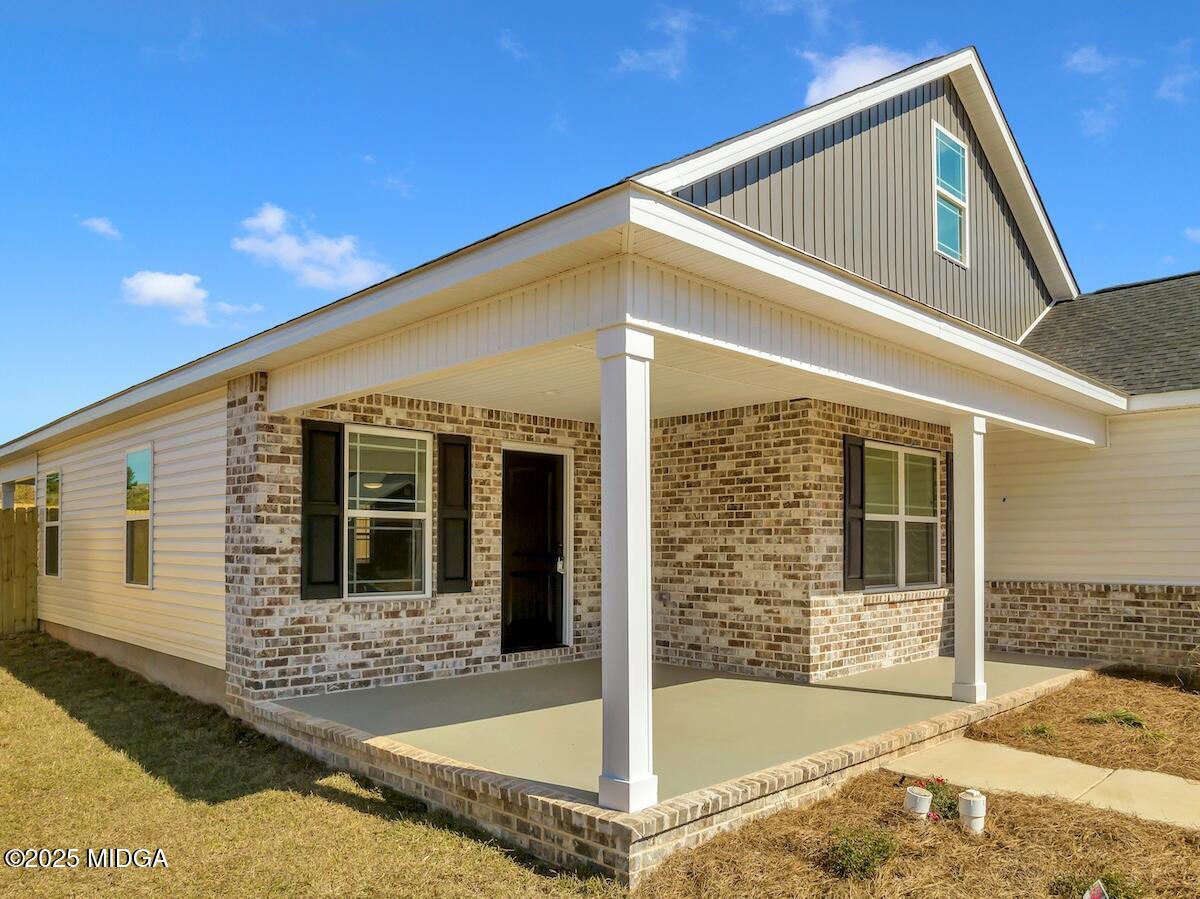 204 Eric Court Byron, GA 31008 - Photo 2 of 10 a front view of a house