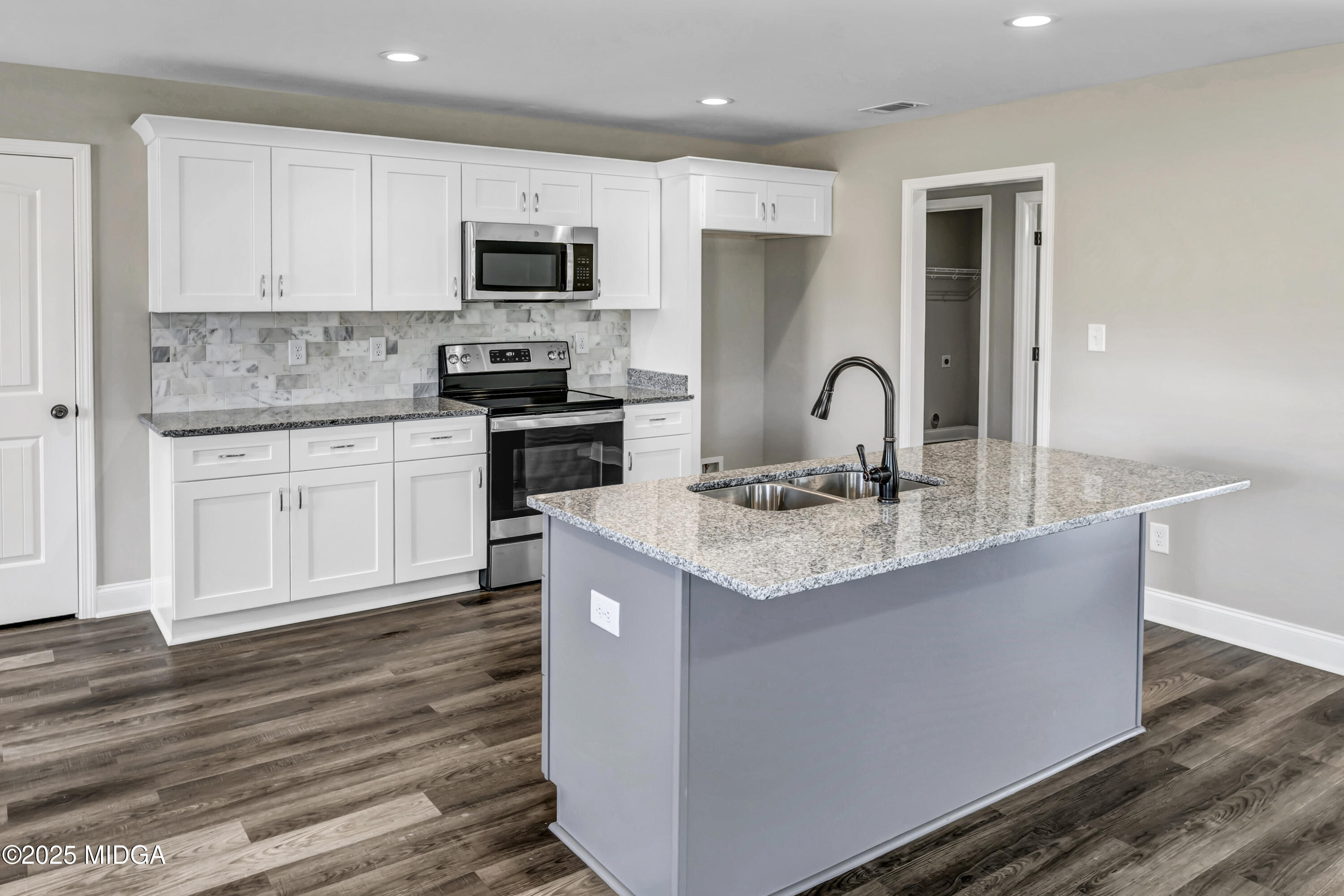 204 Eric Court Byron, GA 31008 - Photo 5 of 10 a kitchen with granite countertop a stove top oven a sink dishwasher and a refrigerator with wooden floors