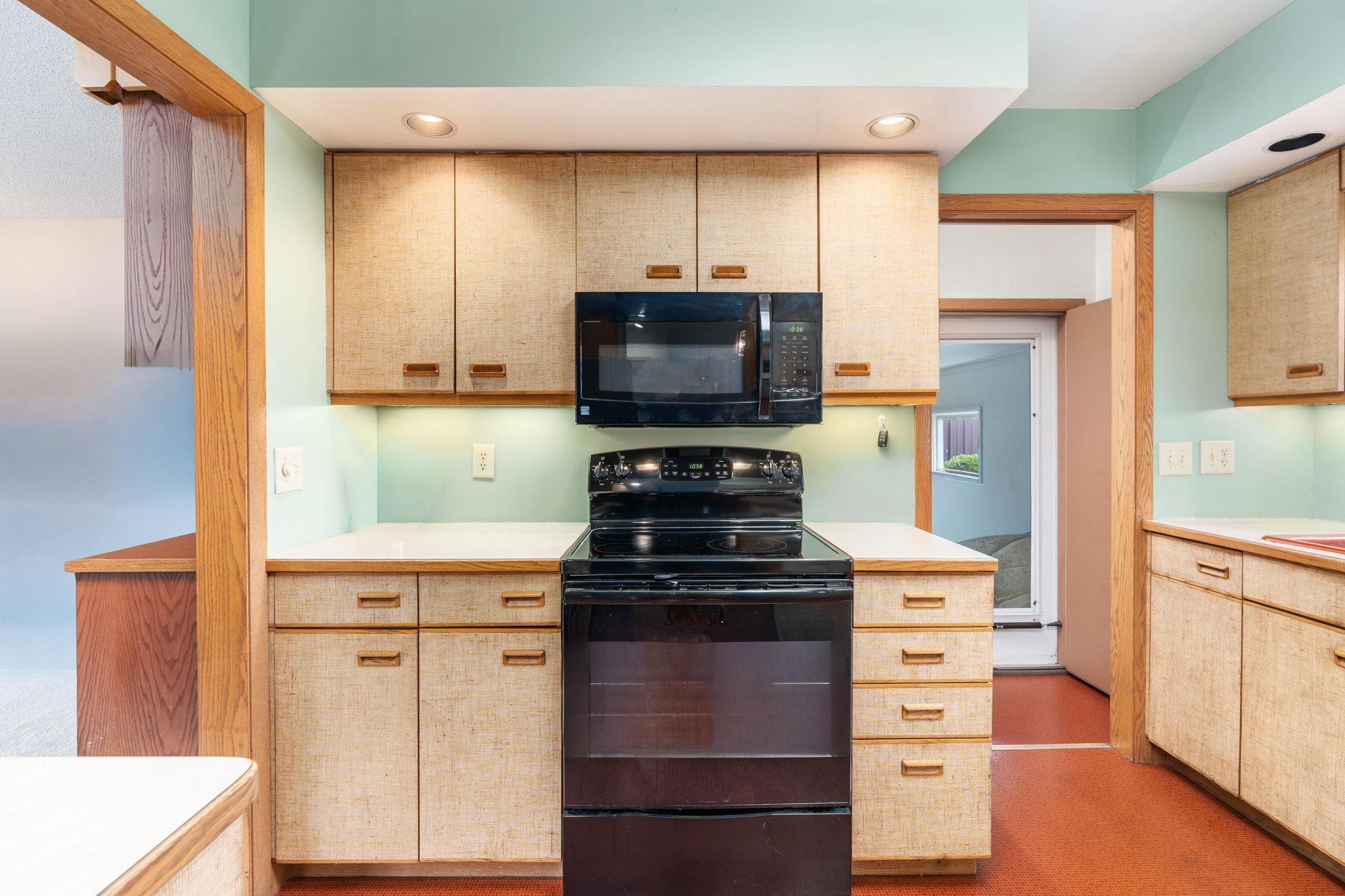 4721 Femrite Drive Madison, WI 53716 - Photo 11 of 46