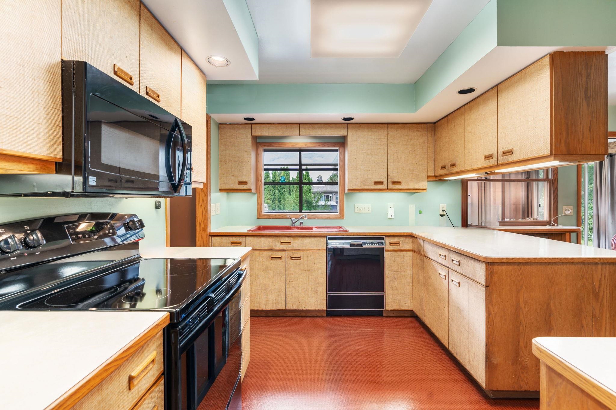 4721 Femrite Drive Madison, WI 53716 - Photo 10 of 46