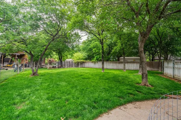 $579,000 | 105 Derek Drive, Hudson Oaks, TX 76087