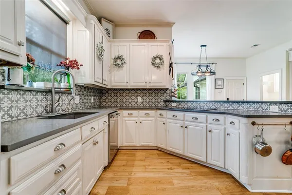 $579,000 | 105 Derek Drive, Hudson Oaks, TX 76087